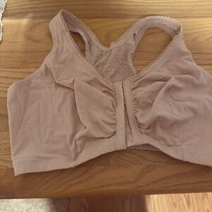 Glamorise front closure cotton T back comfort bra.     New